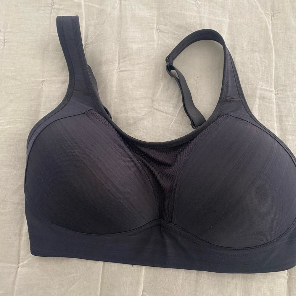 Black Seamless Comfort Bra with Molded Cups